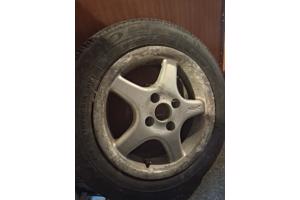 twee autobanden te koop alweers